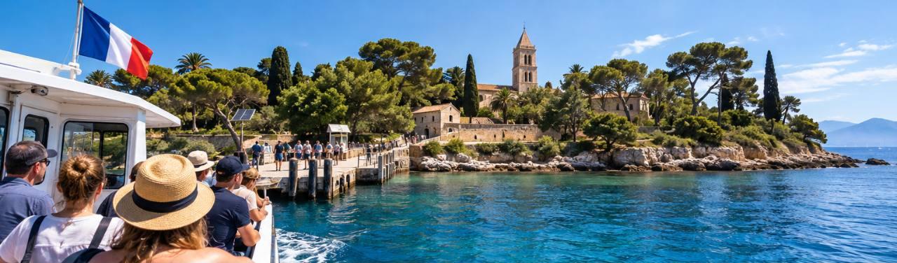 Boat arriving at the Lérins Islands from Cannes